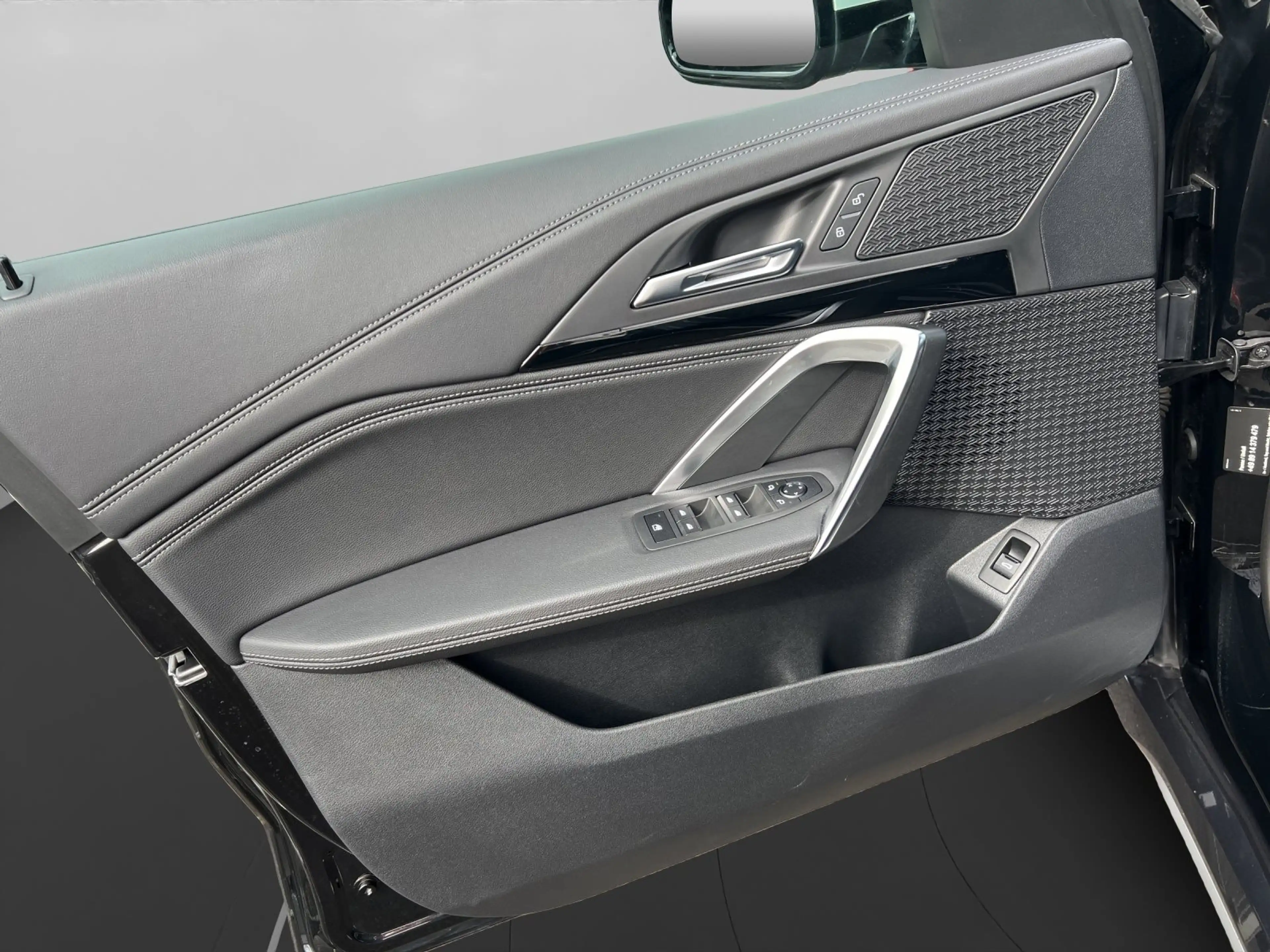 BMW iX1 xDrive30 — photo 10