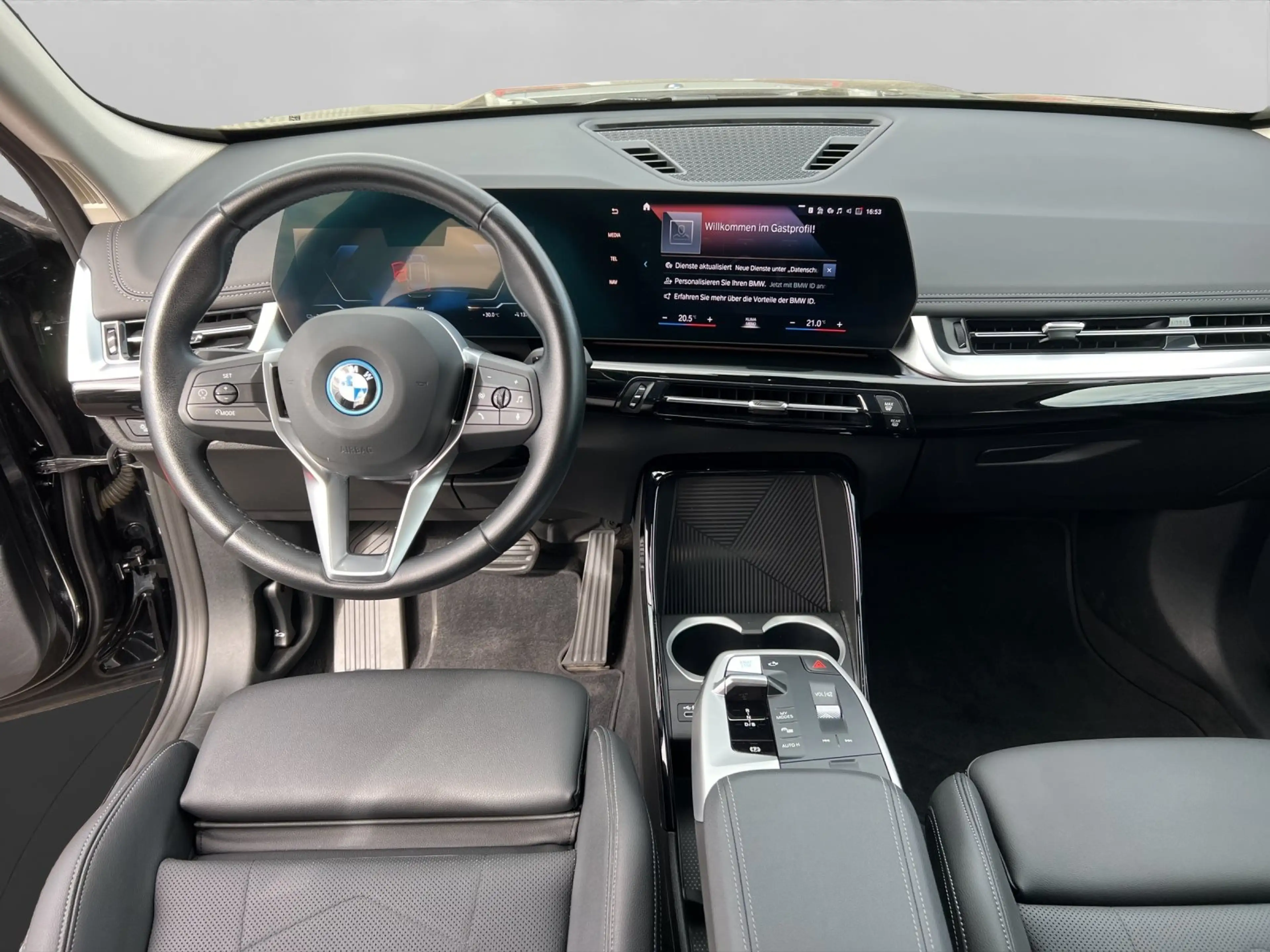 BMW iX1 xDrive30 — photo 7
