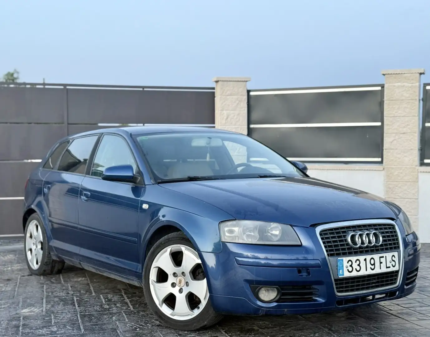 Audi A3 Sportback 2.0TDI Limited Edition Blauw - 1
