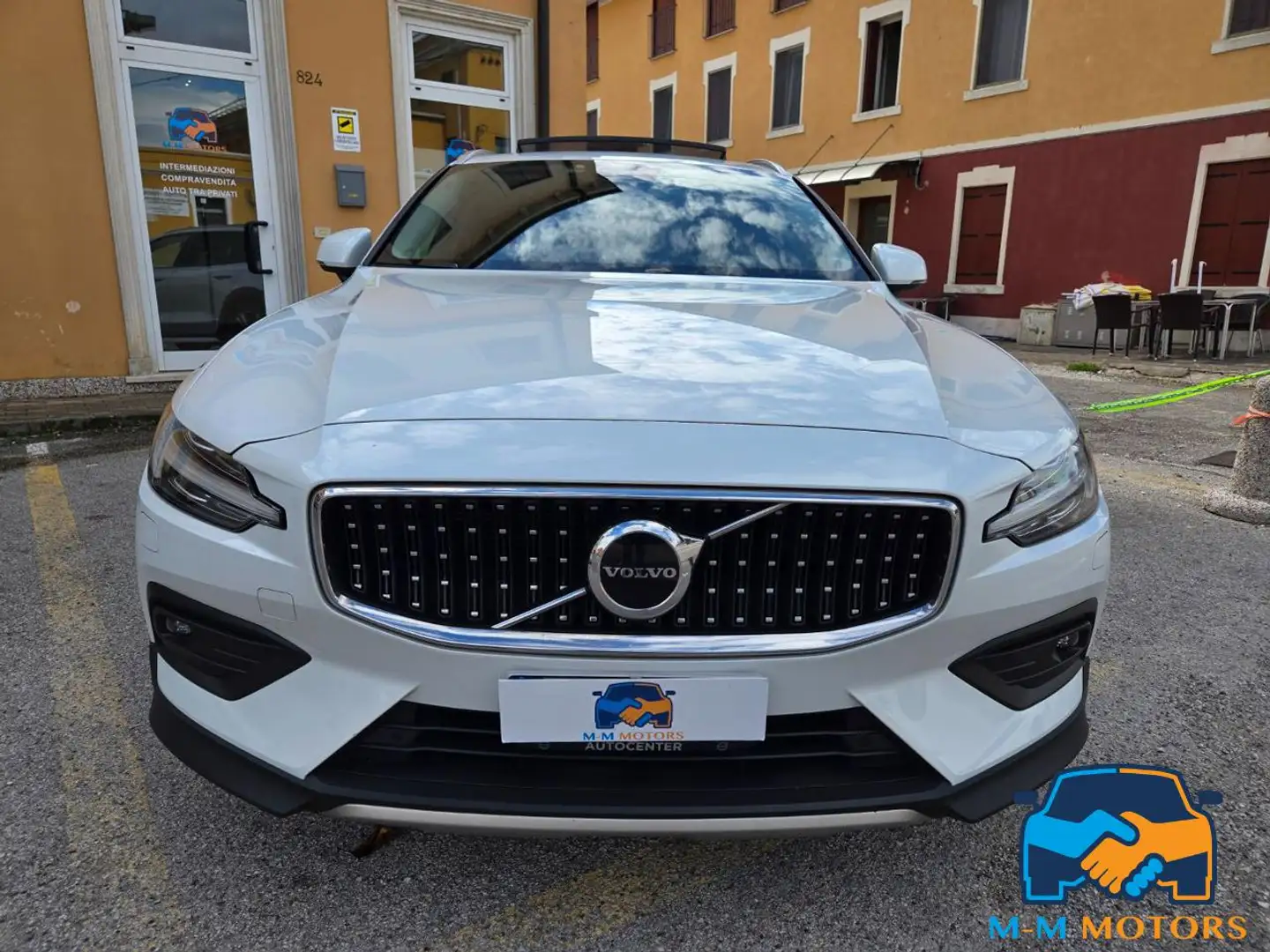 Volvo V60 Cross Country B4 (d) AWD automatico Ultimate IVA ESPOSTA Weiß - 2