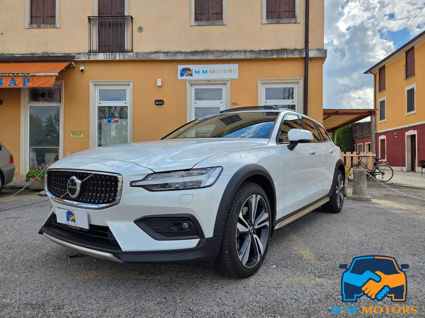Volvo V60 Cross Country B4 (d) AWD automatico Ultimate IVA ESPOSTA Weiß - 1
