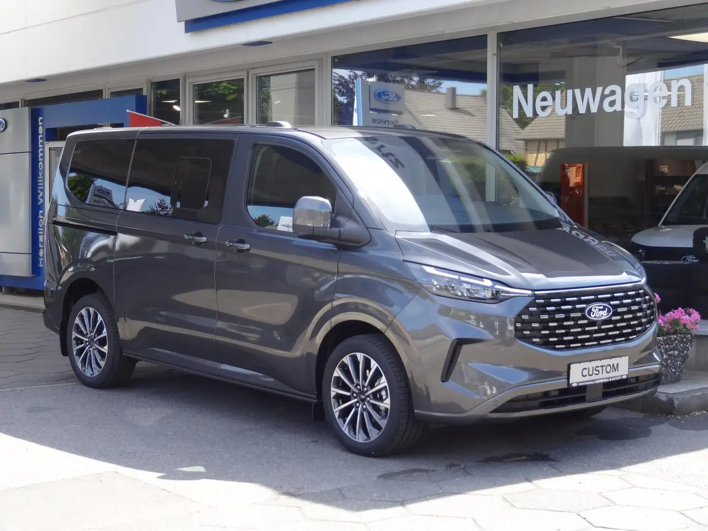 Ford Tourneo Custom Titanium-X L1 AUT B&O Pano AHK Gris - 2