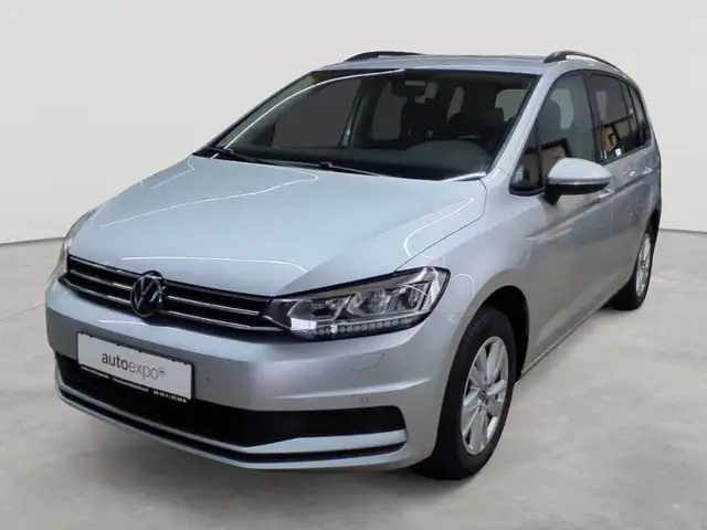 Volkswagen Touran view 2