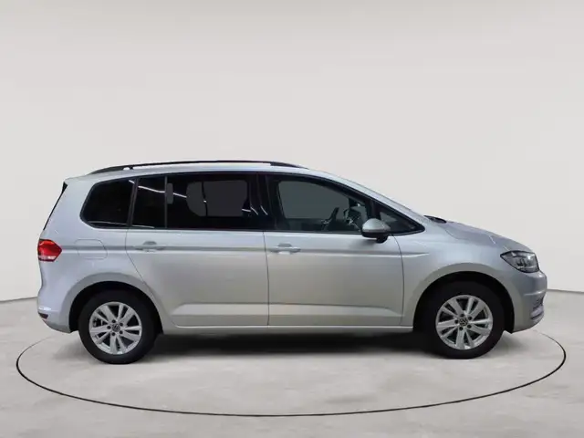 Volkswagen Touran view 3