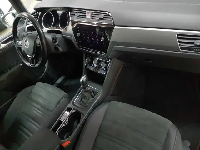 Volkswagen Touran view 9
