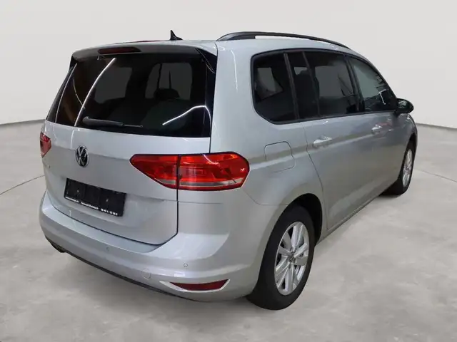 Volkswagen Touran view 4