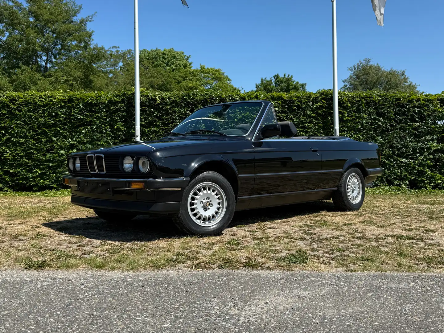 BMW 320 320i Cabriolet Noir - 1