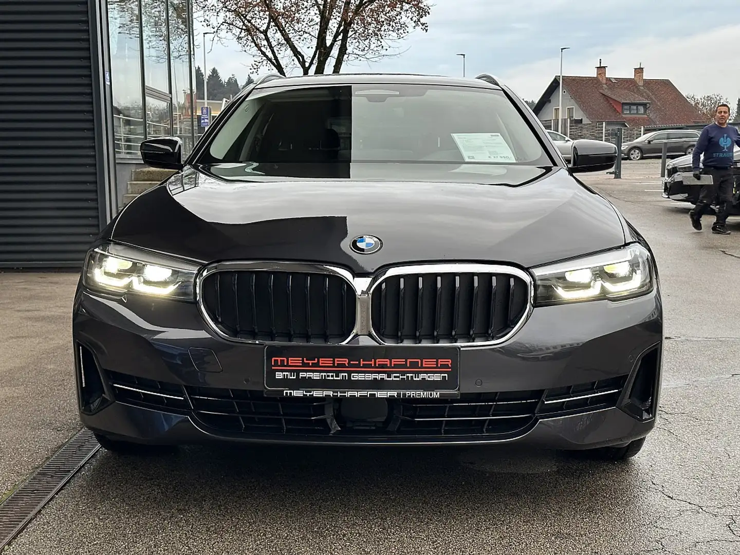 BMW 520 d Touring xDrive Aut. / AHK / Sportsitz / STHZ Grau - 2