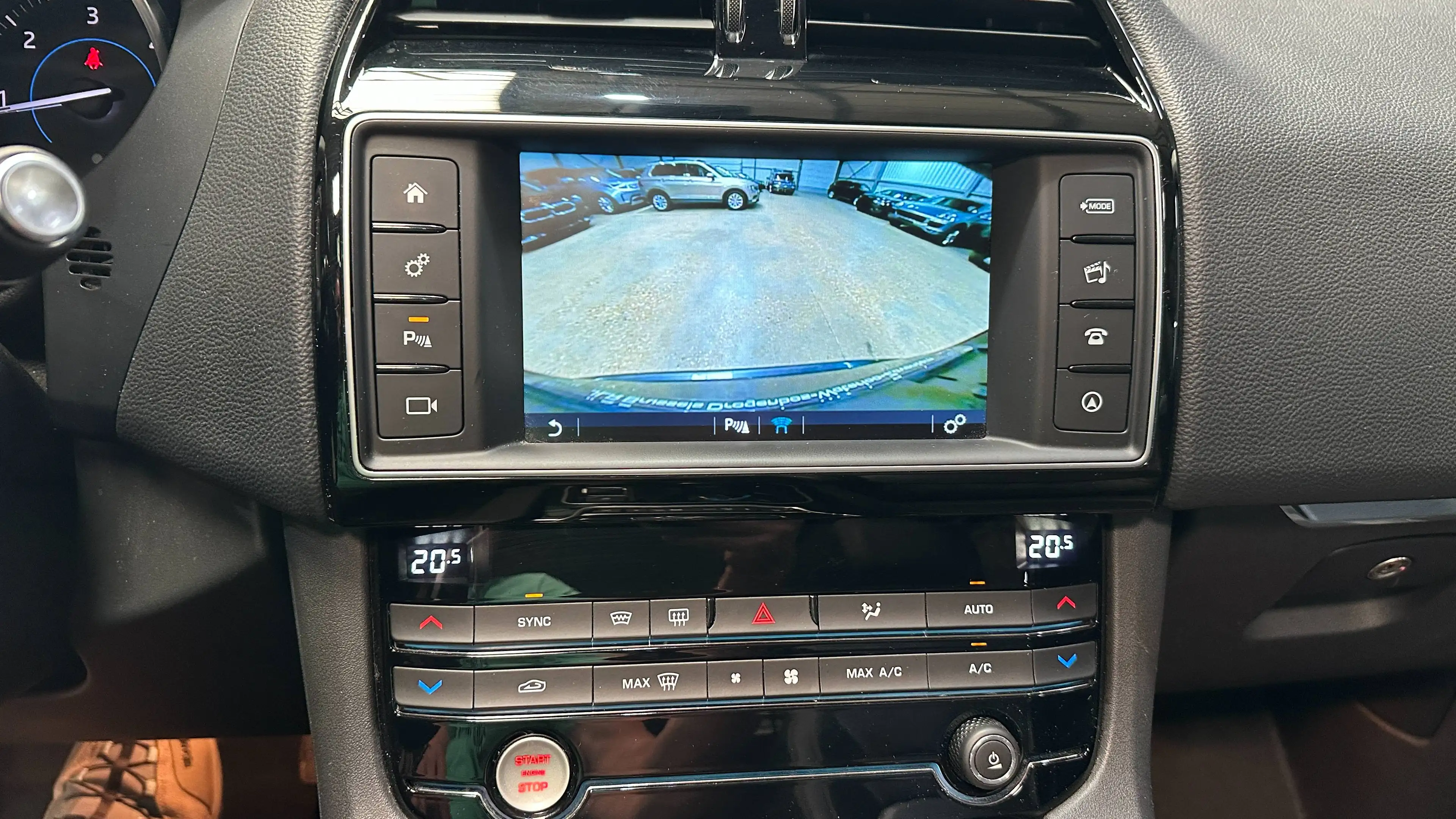 Jaguar F-Pace F-Pace 2.0 D Prestige AWD — photo 10