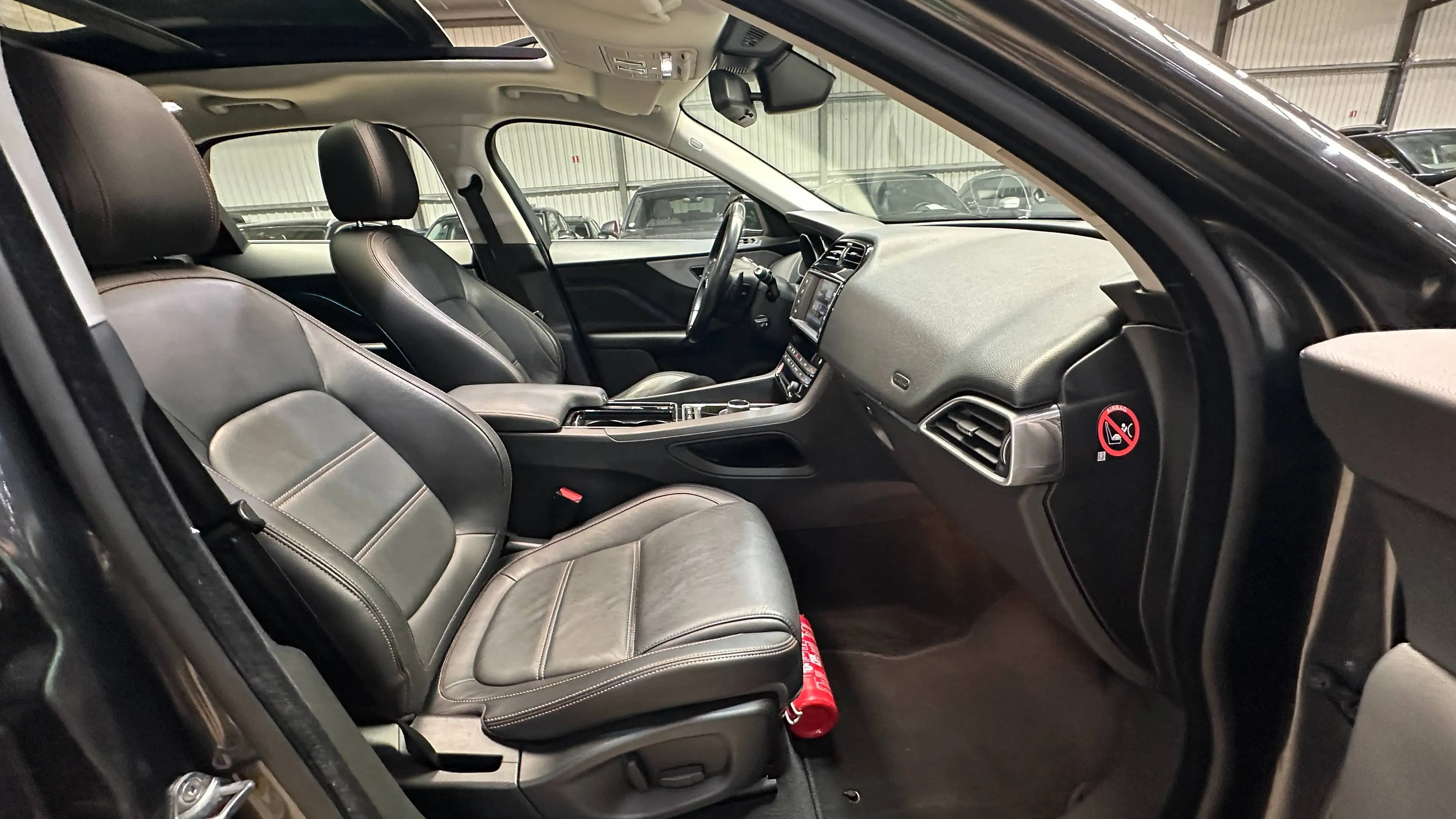 Jaguar F-Pace F-Pace 2.0 D Prestige AWD — photo 14