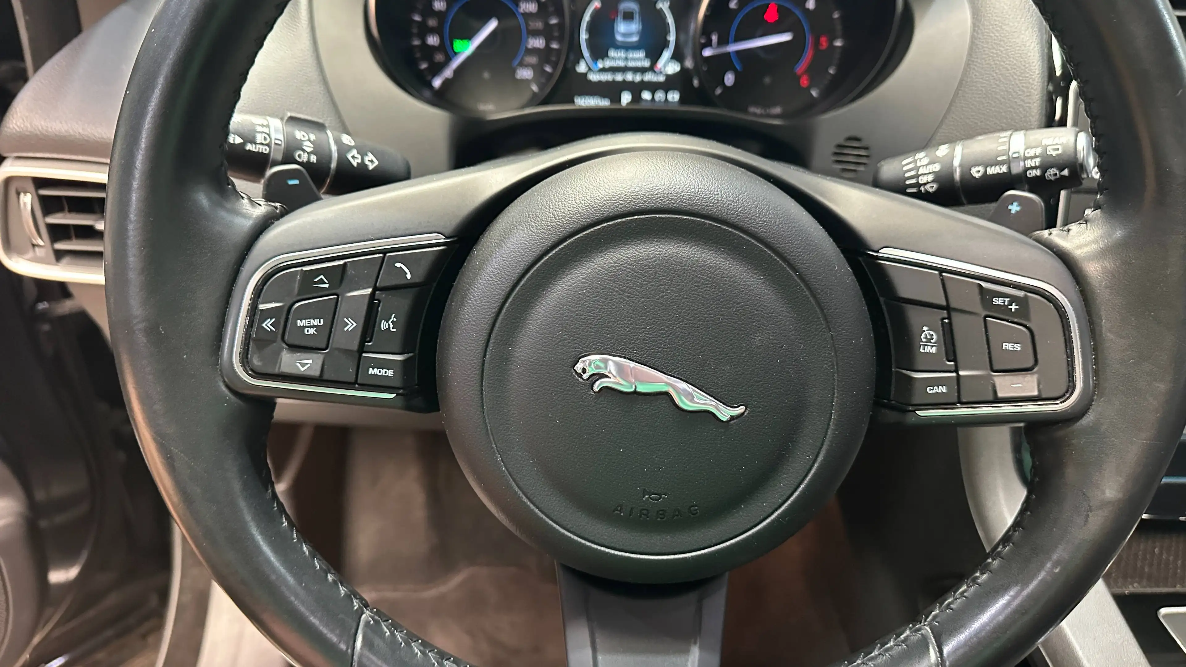 Jaguar F-Pace F-Pace 2.0 D Prestige AWD — photo 12
