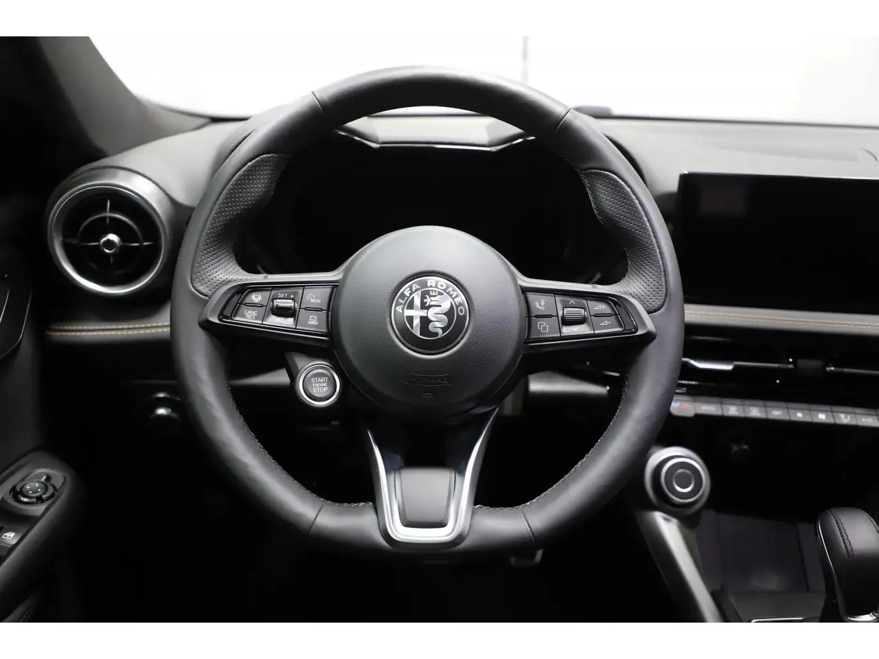 Alfa Romeo Tonale 2024 — фото 13