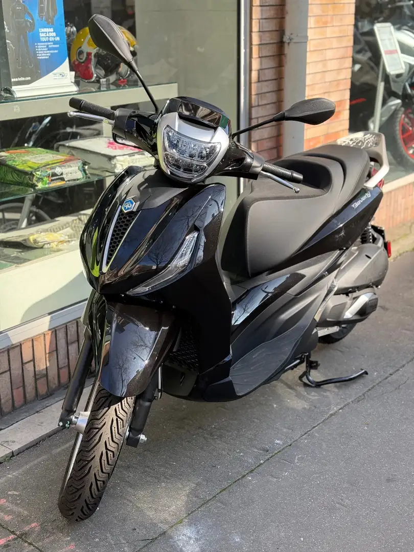 Piaggio Beverly 300 Zwart - 1