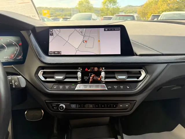 BMW 1 Series view 13