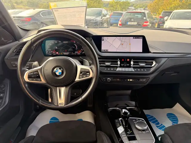 BMW 1 Series view 11