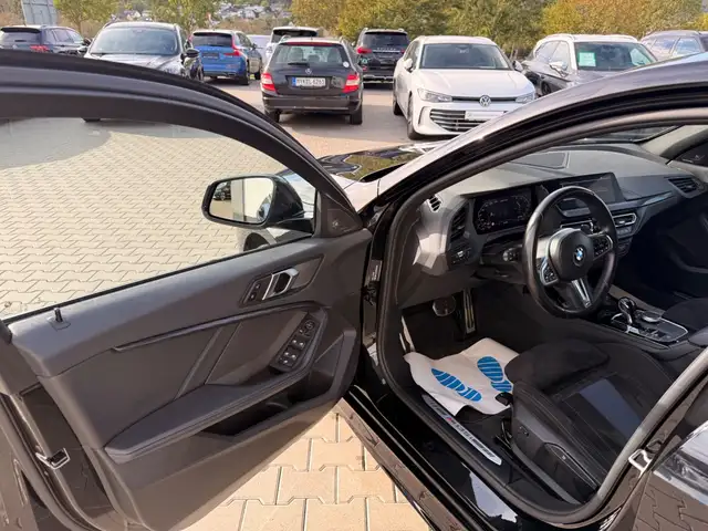 BMW 1 Series view 8