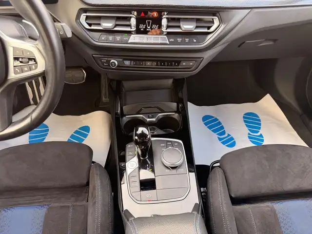 BMW 1 Series view 14