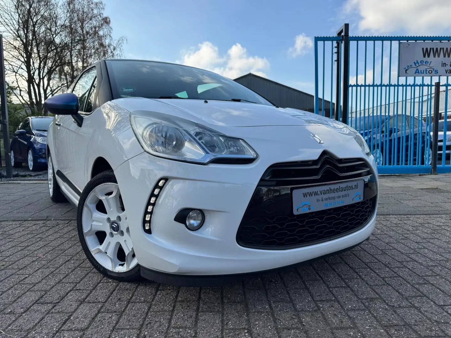 Citroen DS3 1.6 THP Sport Clima Elek Pakket Lmv Navi Cruise Wit - 2