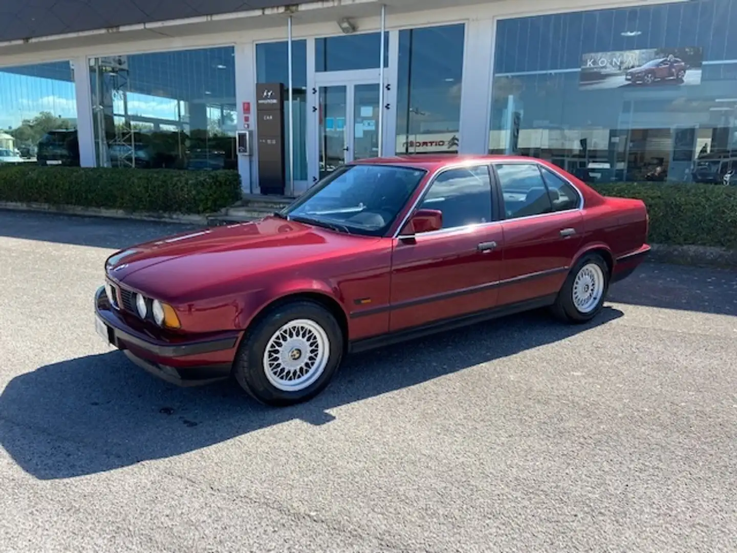 BMW 520 Serie 5 (E12/28/34)  24V cat Kırmızı - 2