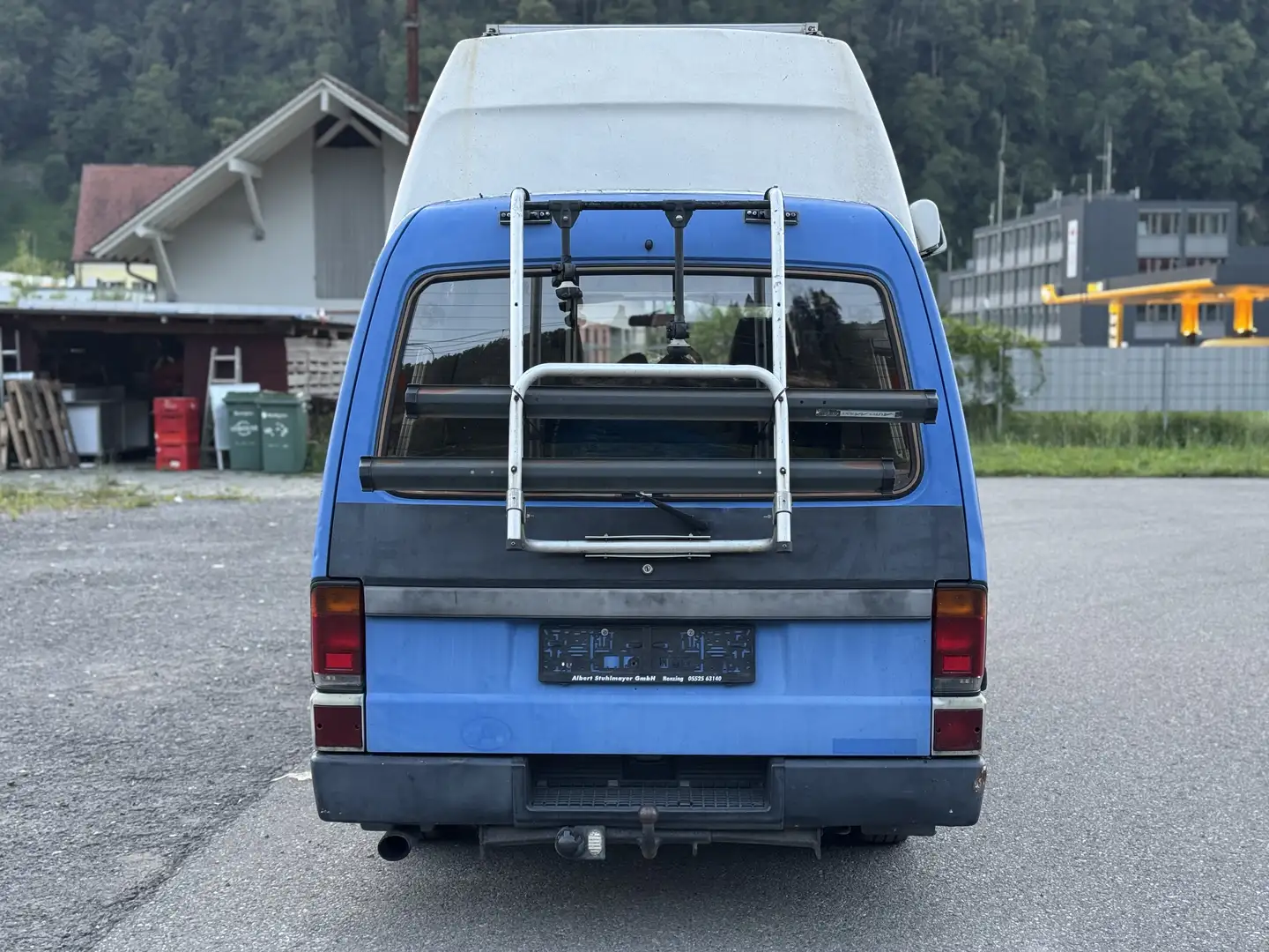 Mazda E2000 Camper - 2