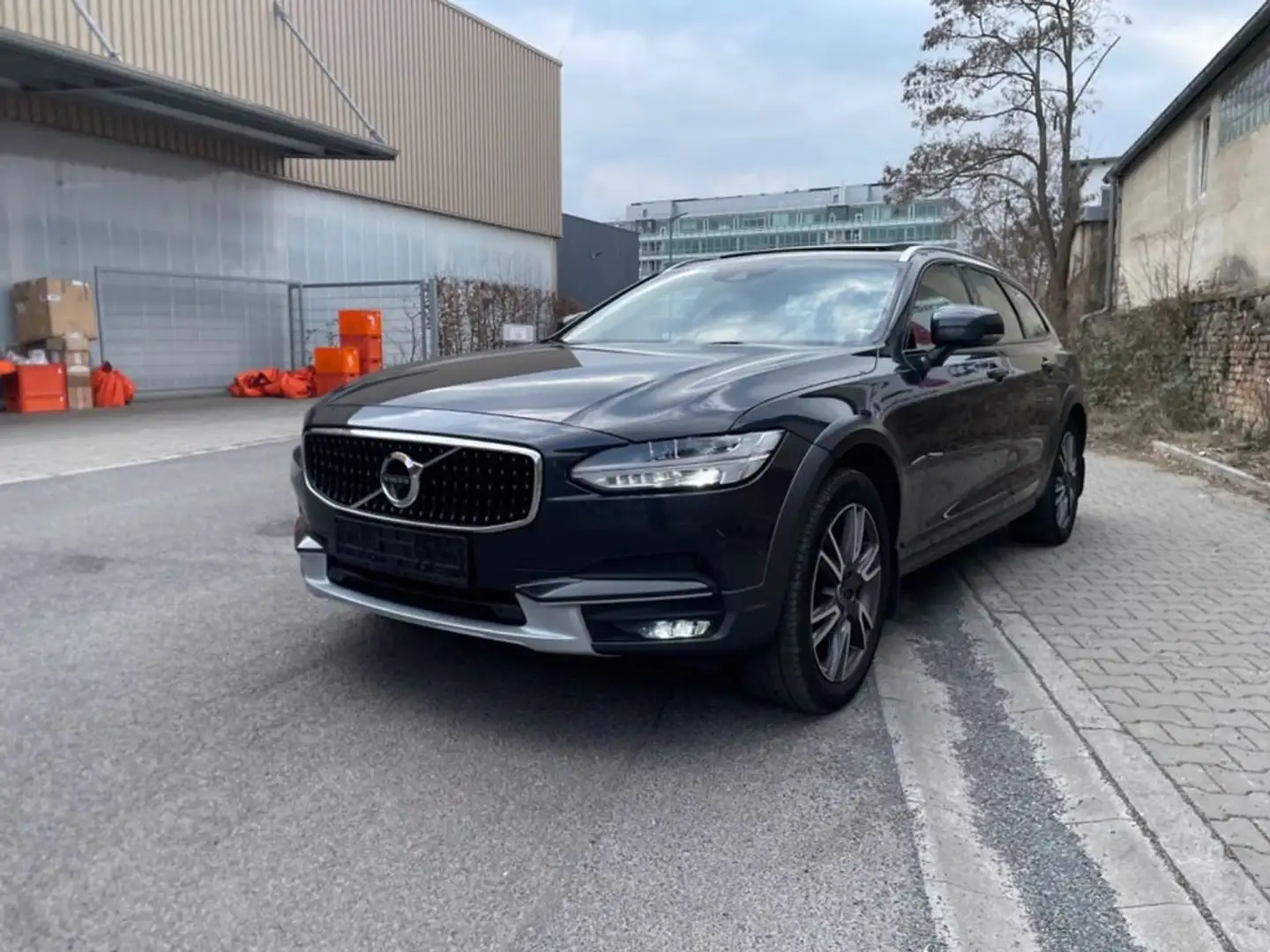 Volvo V90 Cross Country D4 AWD 190 ch Geartronic 8   Luxe Noir - 1