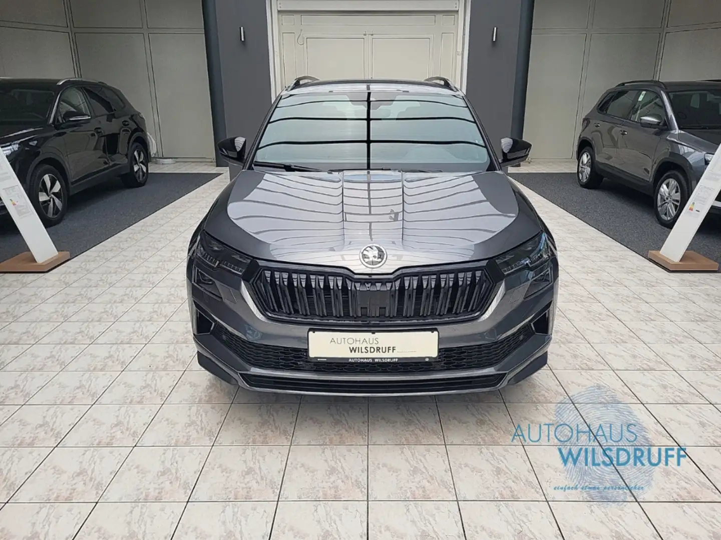 Skoda Karoq Sportline 4x4 2.0 TSI ACC LED AHK DCC Grau - 2