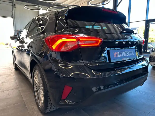 Ford Focus view 5