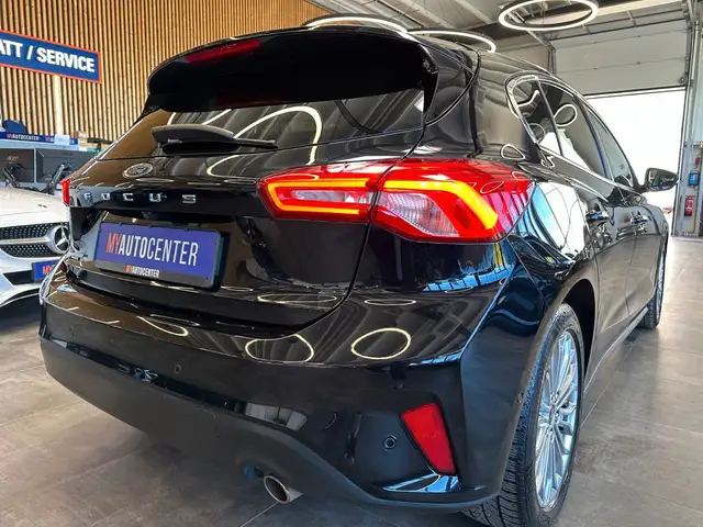 Ford Focus view 2