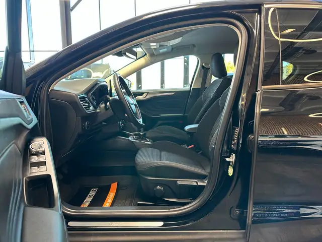 Ford Focus view 9