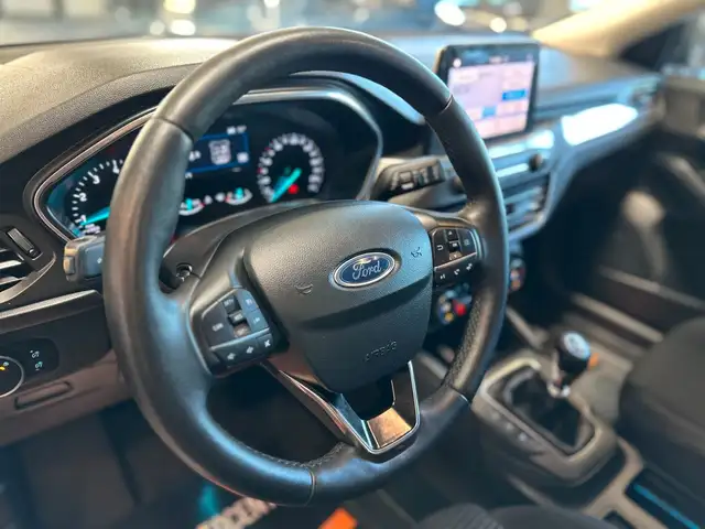 Ford Focus view 11