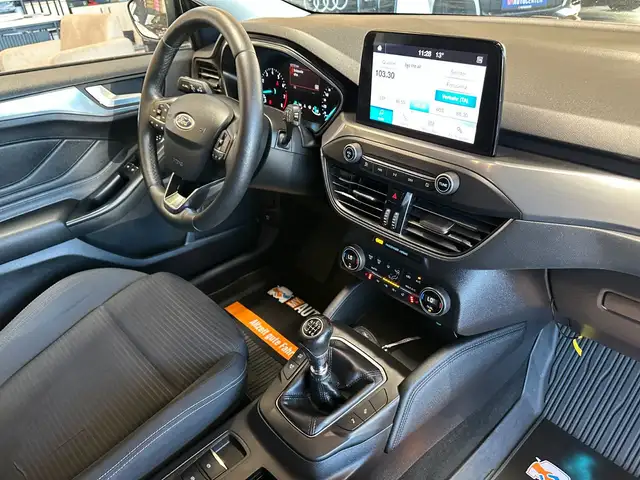 Ford Focus view 8