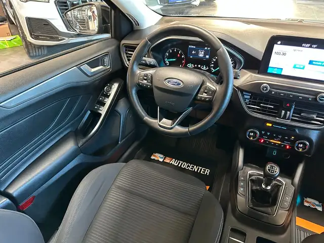 Ford Focus view 6