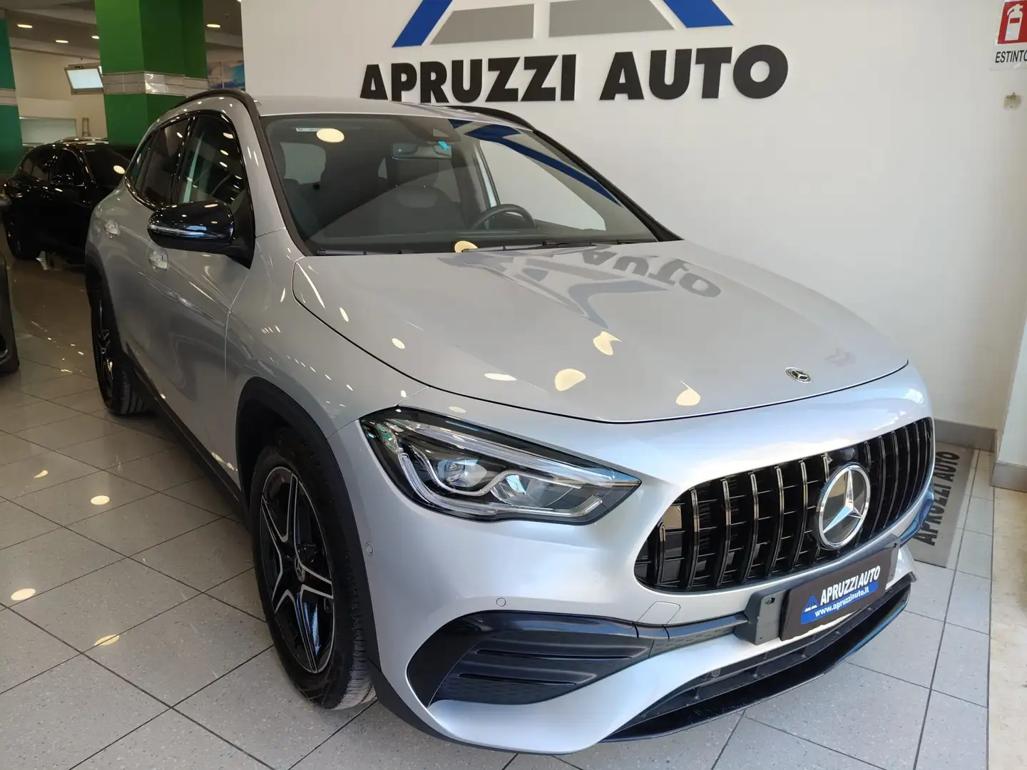 Mercedes-Benz GLA 180 d Premium auto RETROCAM NAVI SENSORI Argento - 1