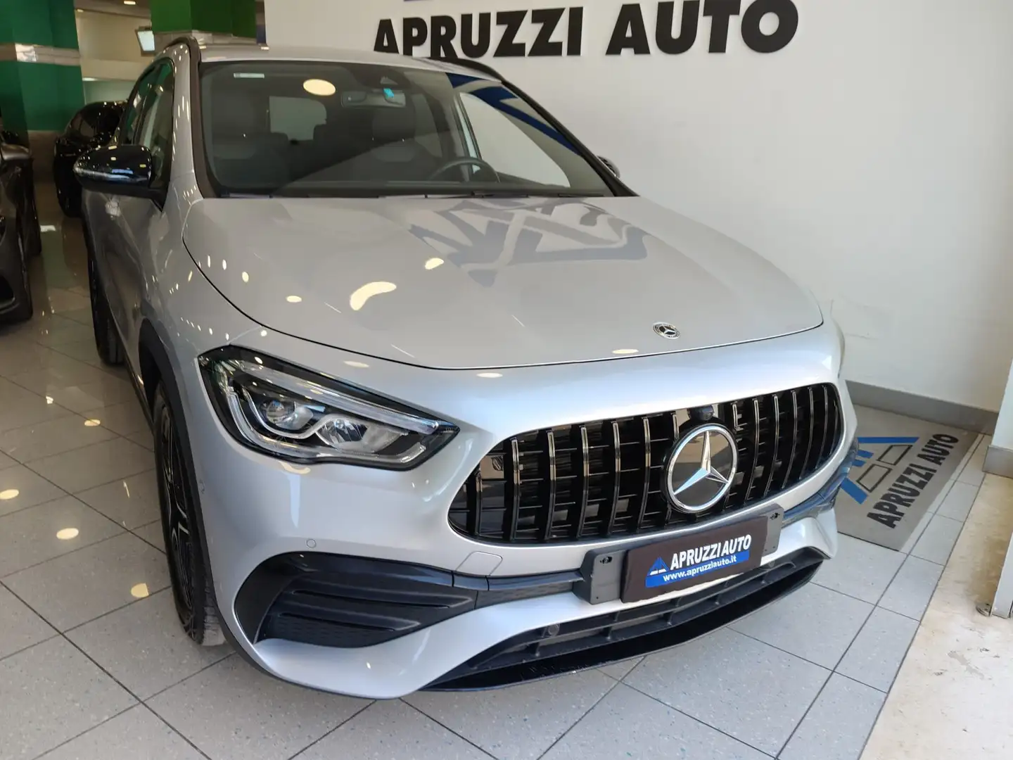 Mercedes-Benz GLA 180 d Premium auto RETROCAM NAVI SENSORI Argento - 2