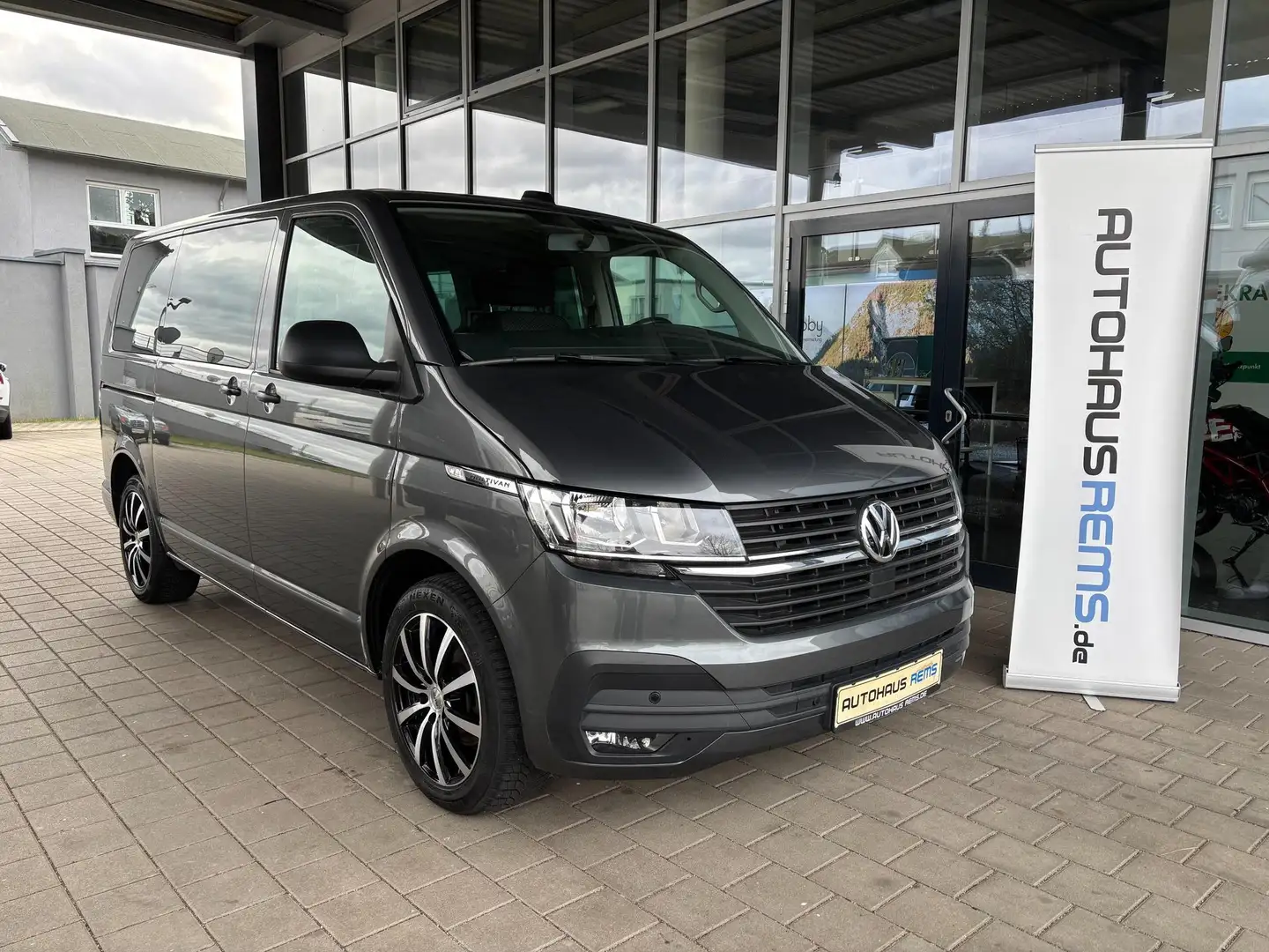Volkswagen T6 Multivan T6.1 Multivan TEMPOMAT, NAVI, KAMERA,PDC,SHZ,AHK Gris - 1