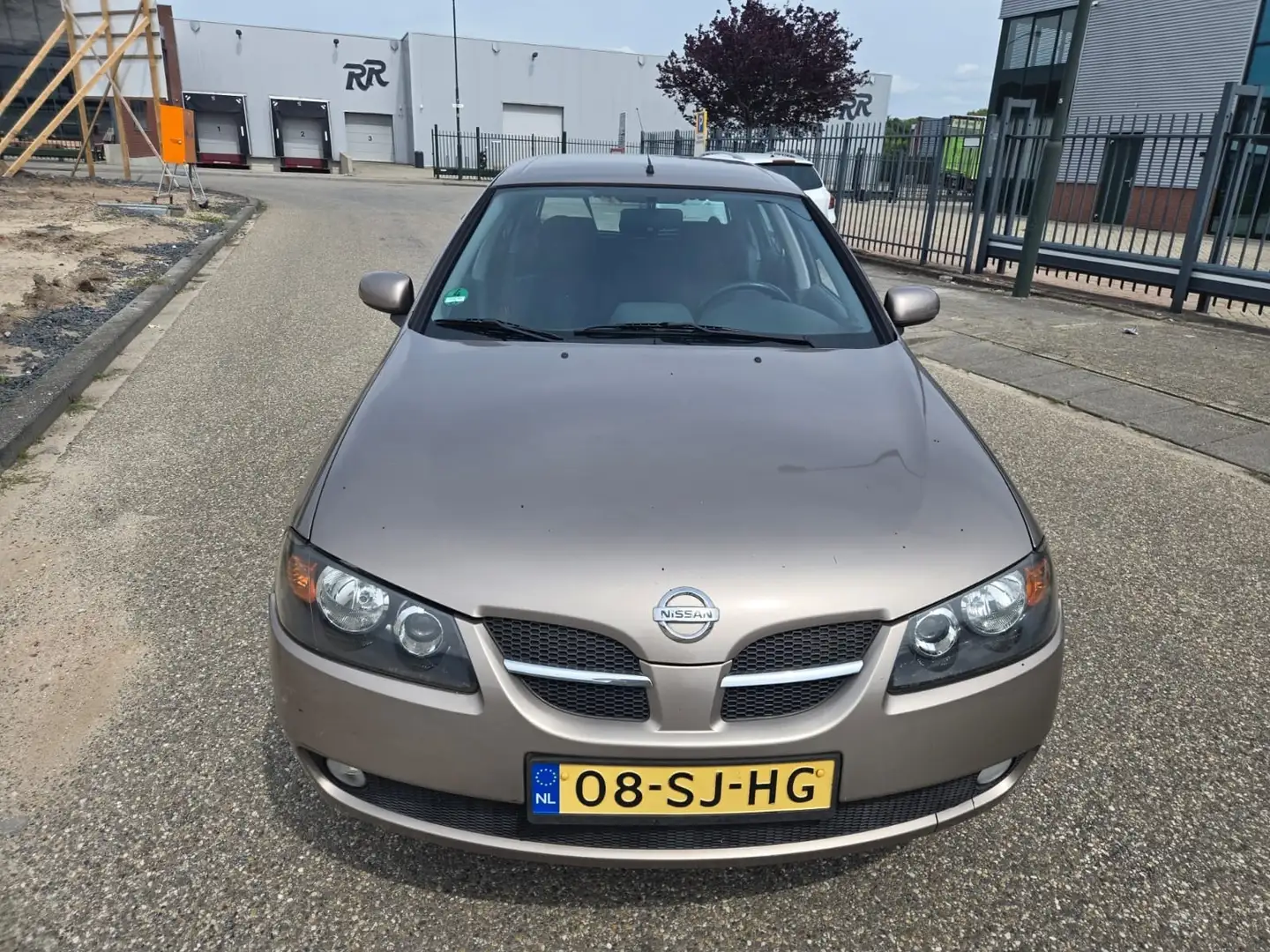 Nissan Almera 5 deurs - zeer lage Km- Airco - 1