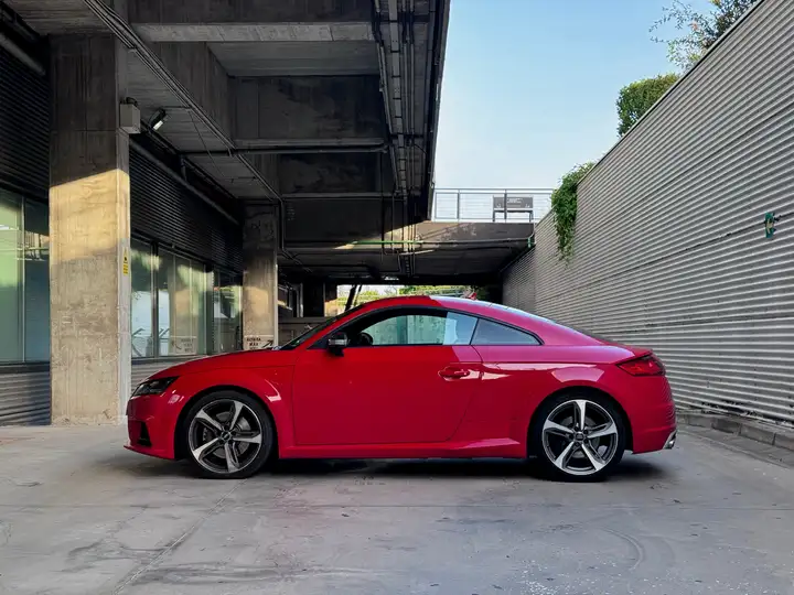 Audi TTS 2015, foto 2