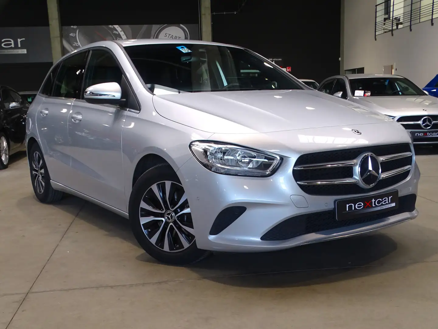 Mercedes-Benz B 180 d Style *WIDESCREEN-CRUISE-PARKTRONIC-NAVI* Zilver - 2
