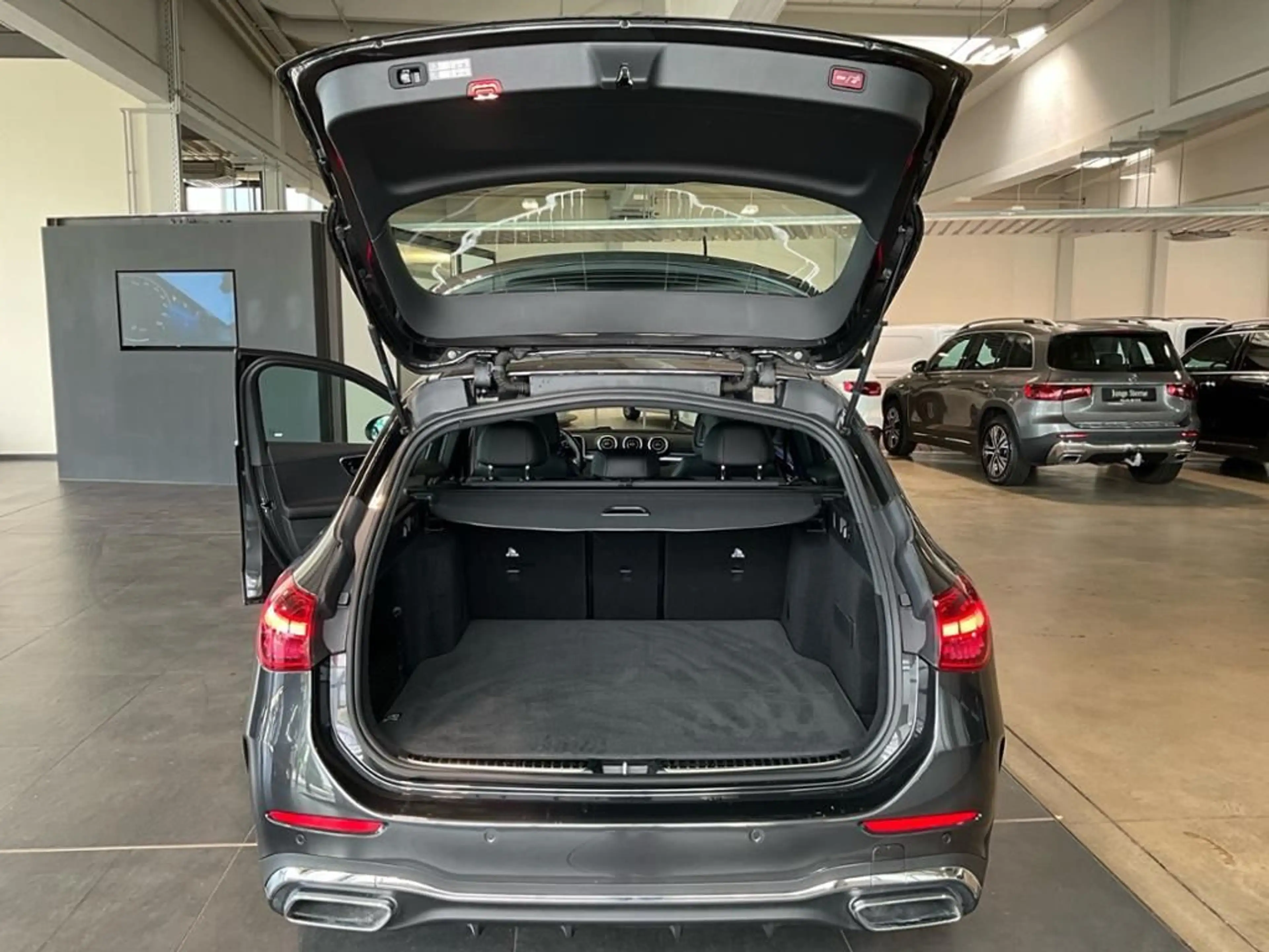Mercedes-Benz C 200 T AMG Style ACC AHK AUT Kam. KeyLess LED — photo 15