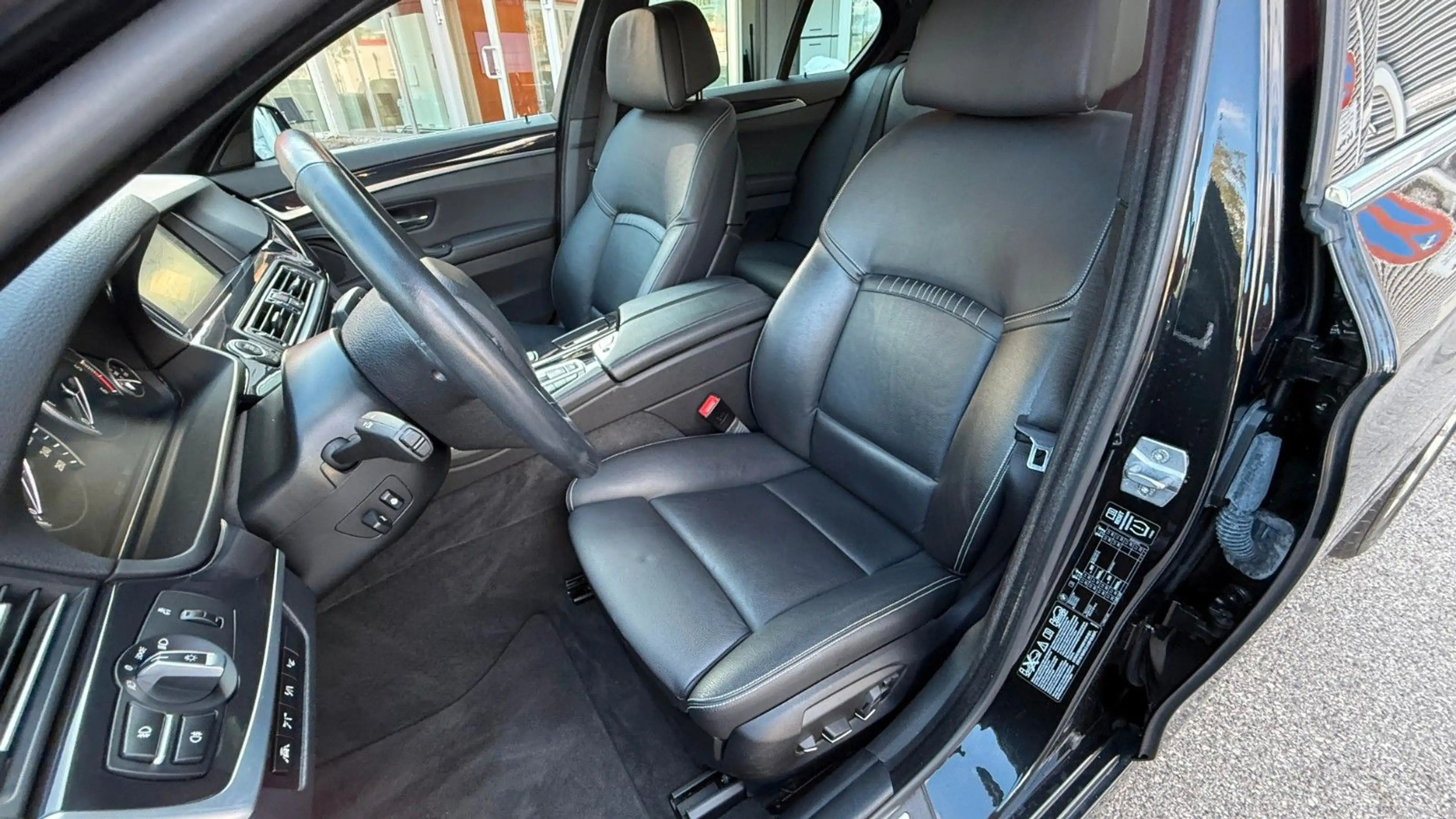 BMW 525 d Limousine xDrive/Leder/HeadUp/Kamera..Voll — photo 11