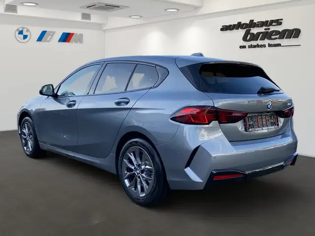 BMW 1 Series view 4