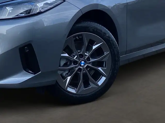 BMW 1 Series view 6