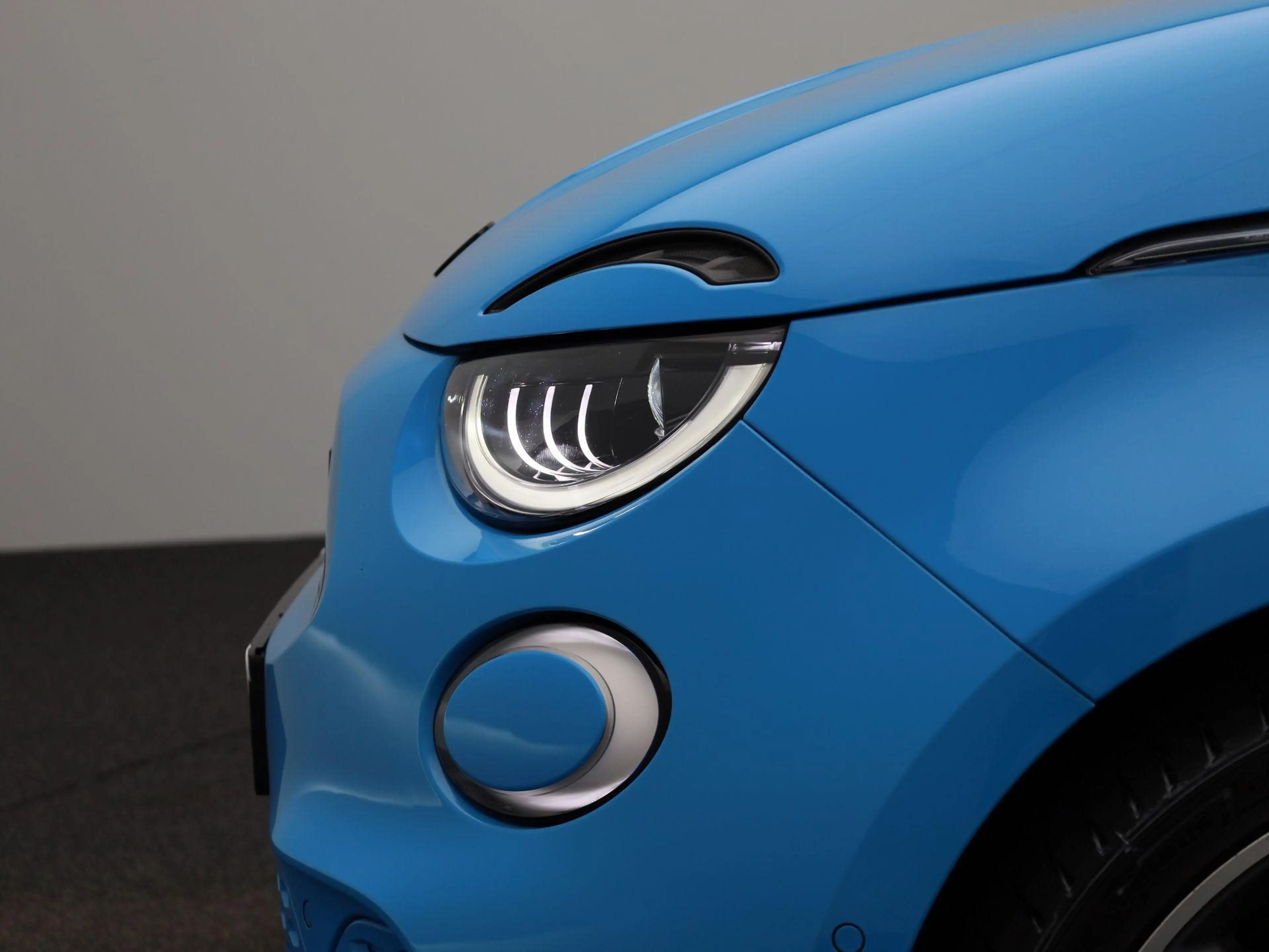 Abarth 500 Abarth Scorpionissima 42 kWh — photo 15