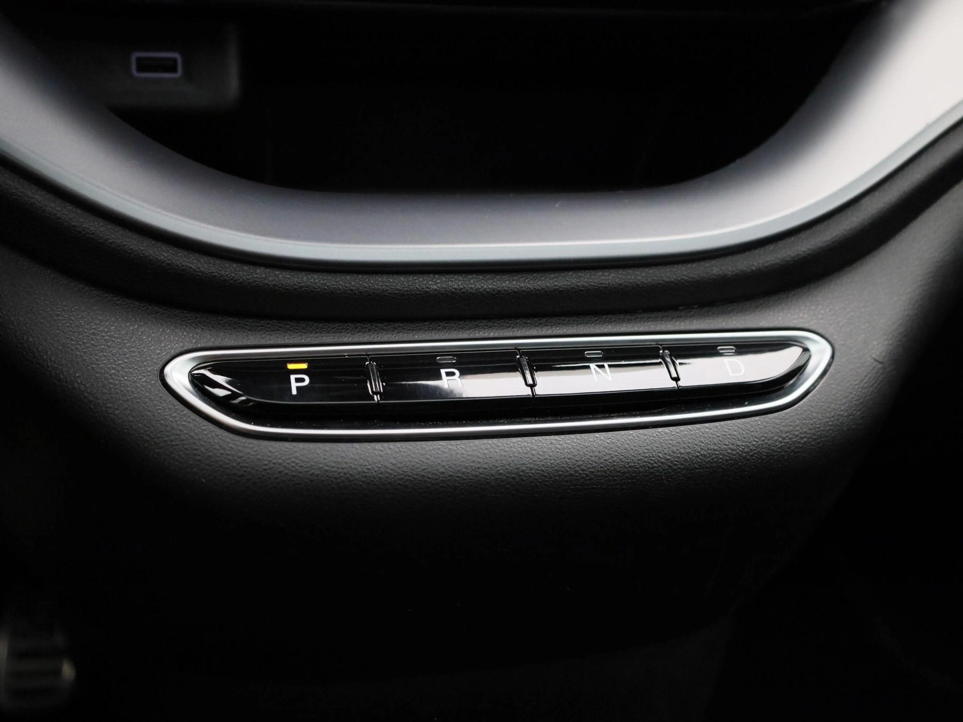 Abarth 500 Abarth Scorpionissima 42 kWh — photo 10