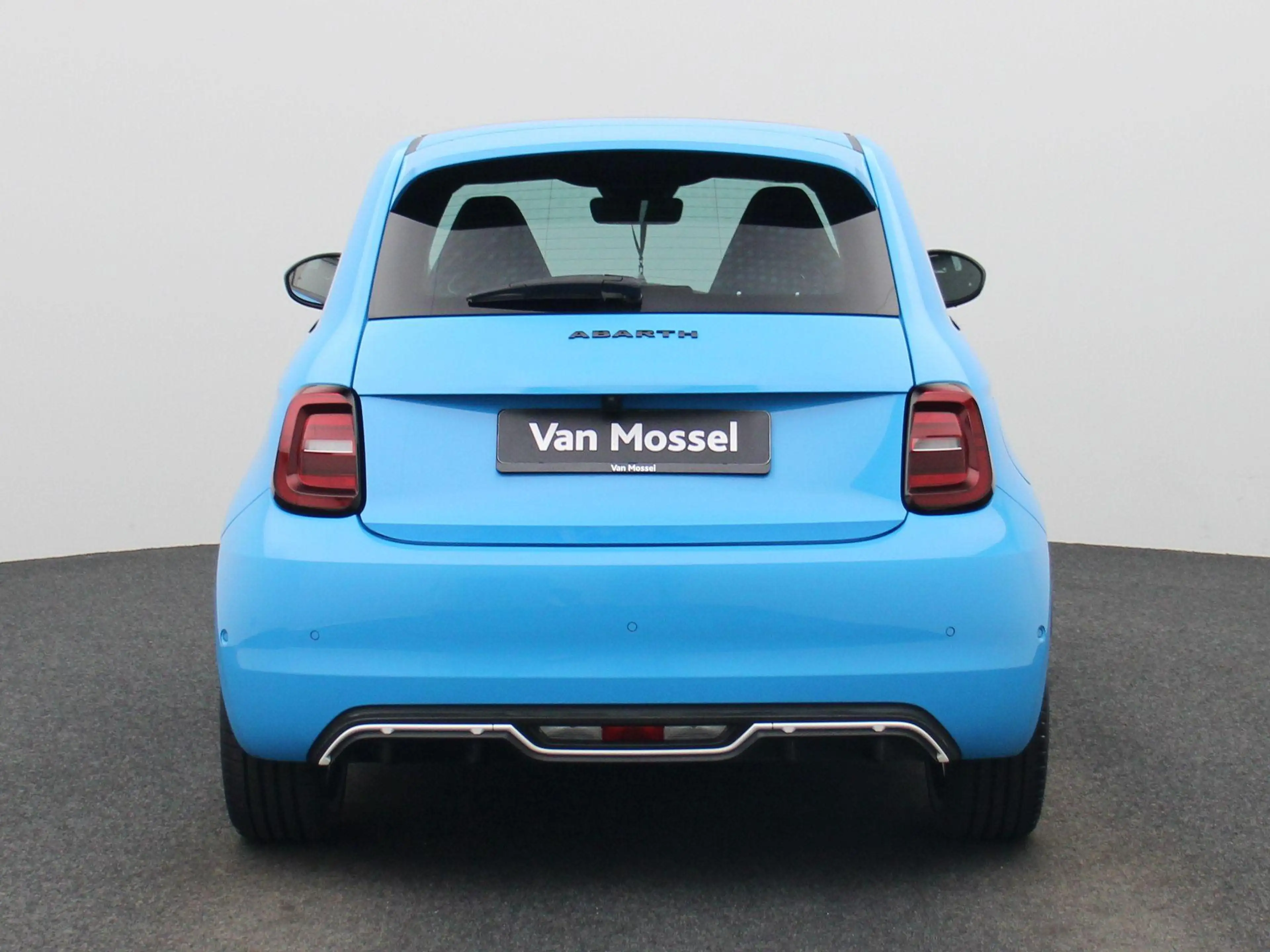 Abarth 500 Abarth Scorpionissima 42 kWh — photo 5