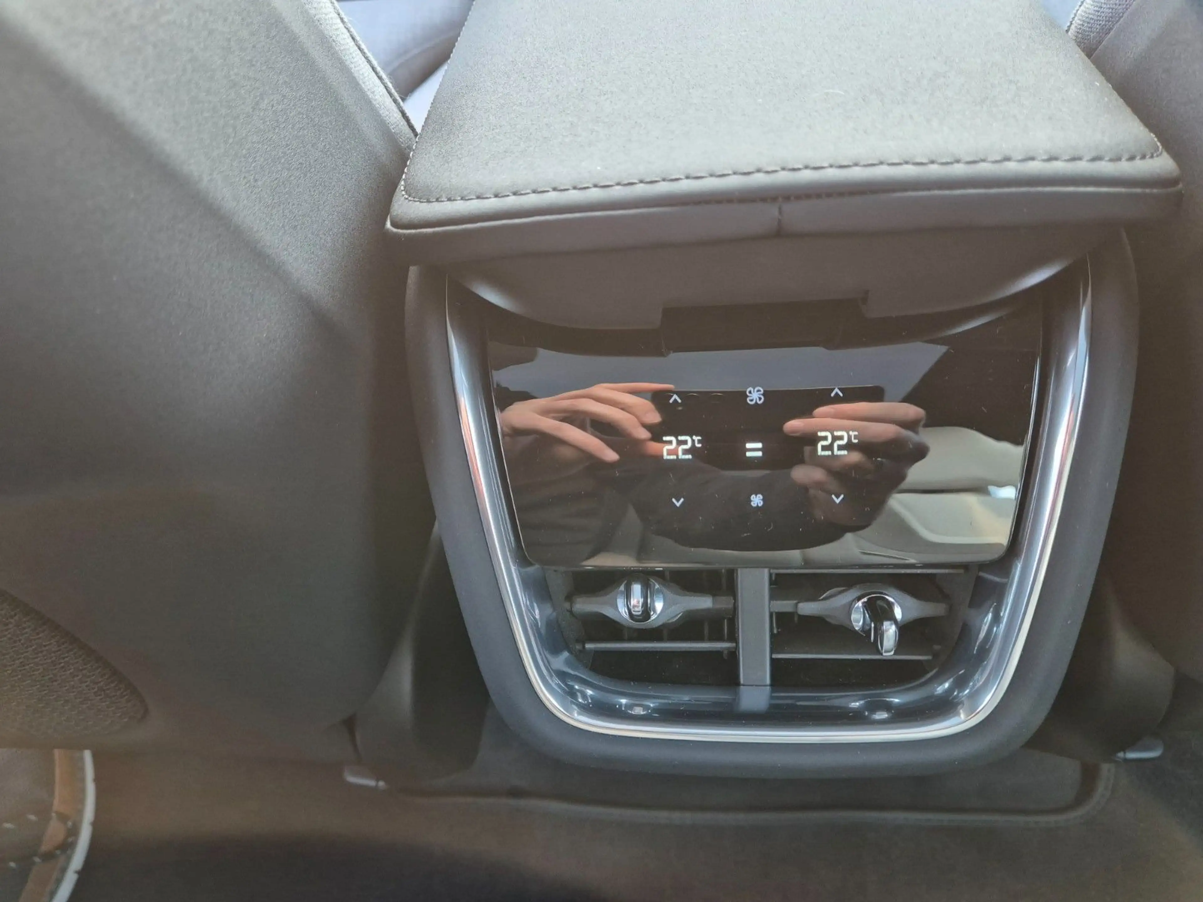 Volvo EX90 Ultra Pure Electric AWD — photo 11
