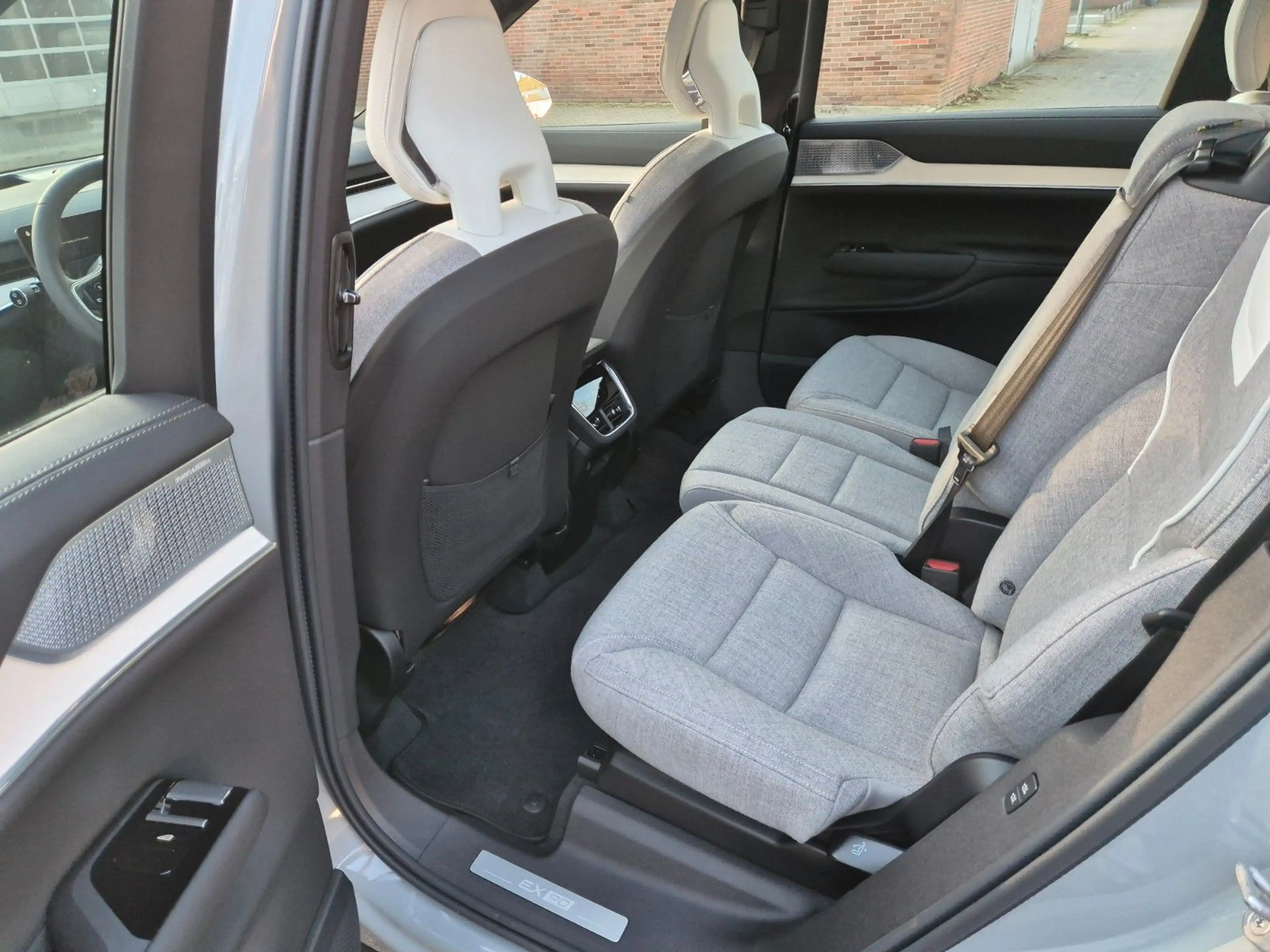 Volvo EX90 Ultra Pure Electric AWD — photo 9