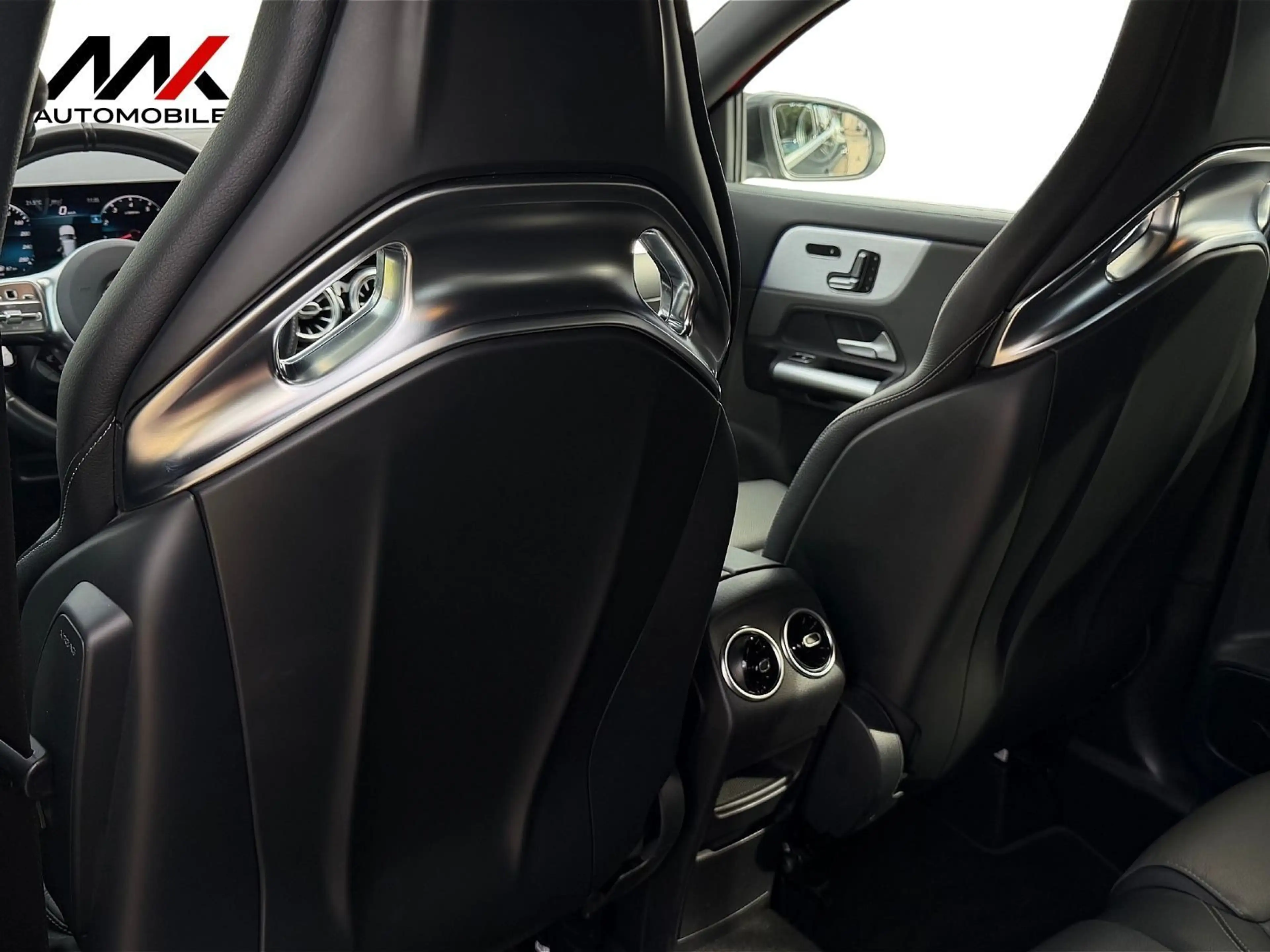 Mercedes-Benz GLA 35 AMG 4MATIC *360*SPORTSITZE*AUSPUFF* — photo 11