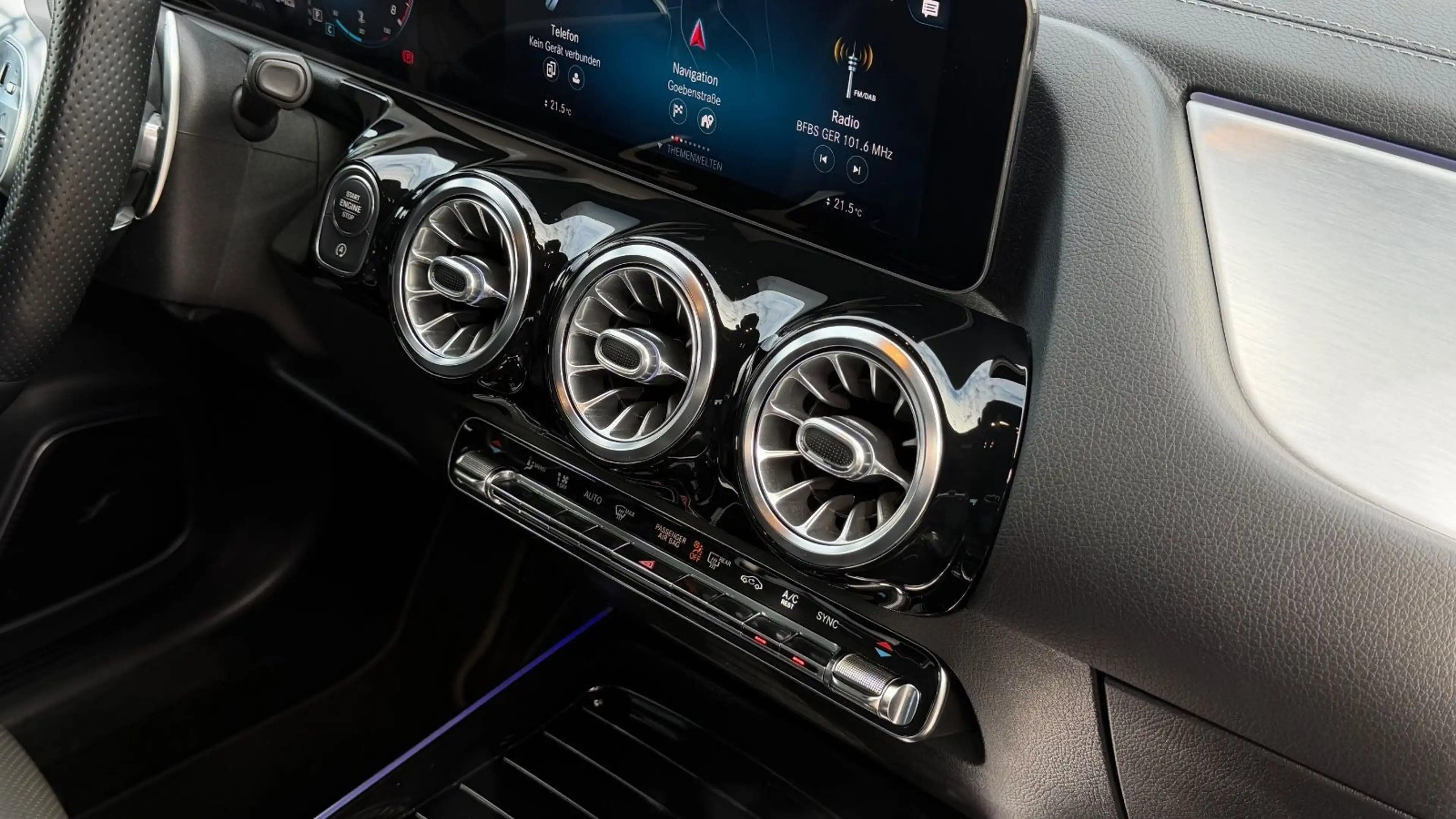 Mercedes-Benz GLA 35 AMG 4MATIC *360*SPORTSITZE*AUSPUFF* — photo 12