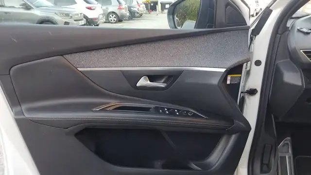 Peugeot 3008 view 7